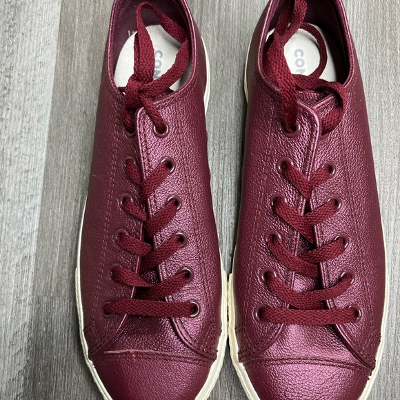 Metallic Converse Size 6Y - Picture 2 of 5